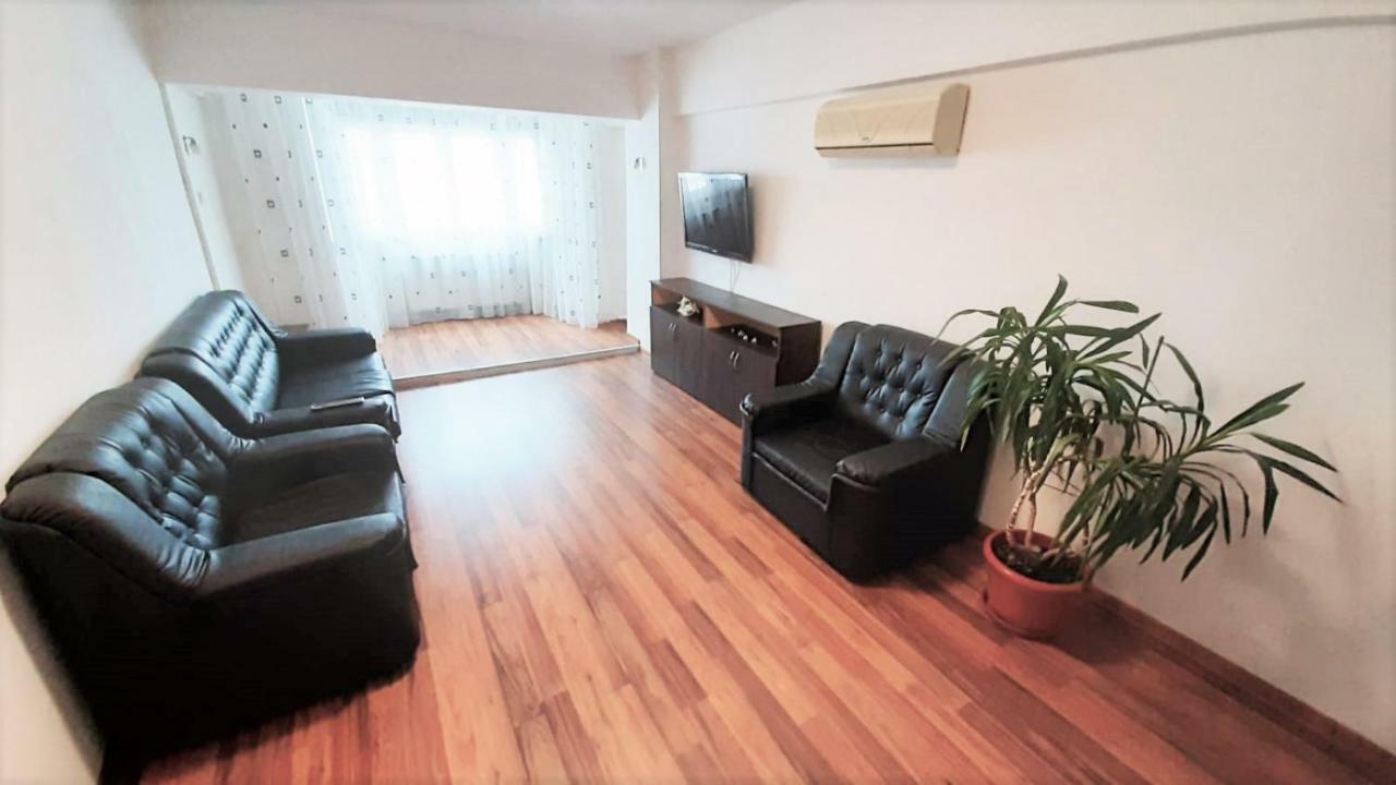 Ultracentral - Apartament Modern - Panoramic View Bacău Esterno foto